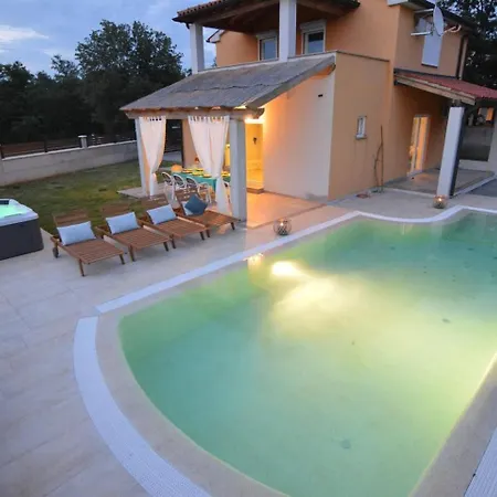 Dana - 6min Drive To The - Pool - Whirpool Porec