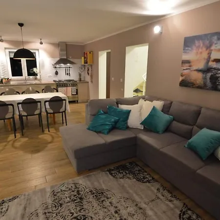 Dana - 6min Drive To The - Pool - Whirpool فيلة