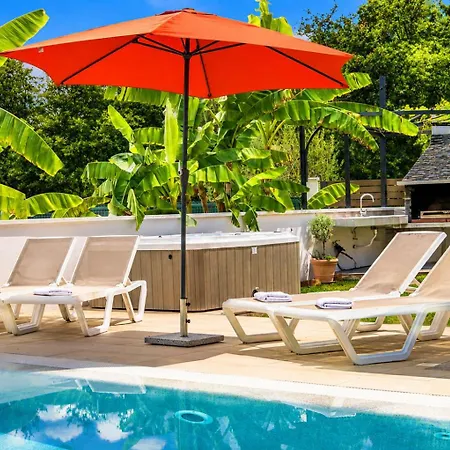 Villa Dana Porec - Luxury Oasis With Pool & Whirlpool, 6 Min To The Sea * 포레치