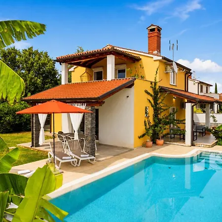 빌라 Villa Dana Porec - Luxury Oasis With Pool & Whirlpool, 6 Min To The Sea 포레치