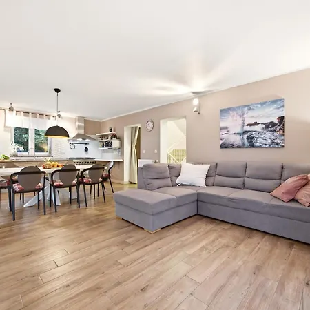 Villa Dana Porec - Luxury Oasis With Pool & Whirlpool, 6 Min To The Sea Porec