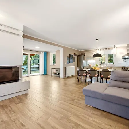 Villa Dana Porec - Luxury Oasis With Pool & Whirlpool, 6 Min To The Sea Porec
