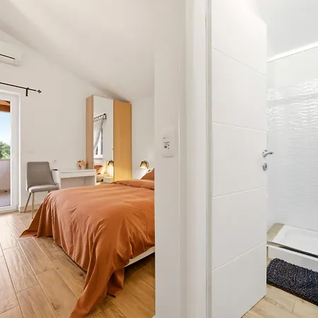 Villa Dana Porec - Luxury Oasis With Pool & Whirlpool, 6 Min To The Sea Villa Porec
