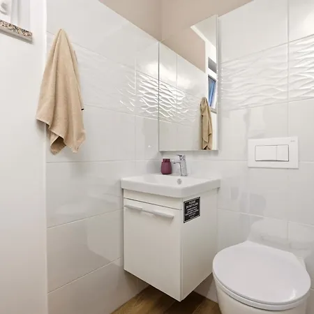 Villa Dana Porec - Luxury Oasis With Pool & Whirlpool, 6 Min To The Sea 빌라