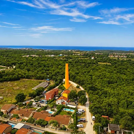 Villa Dana Porec - Luxury Oasis With Pool & Whirlpool, 6 Min To The Sea 빌라 *