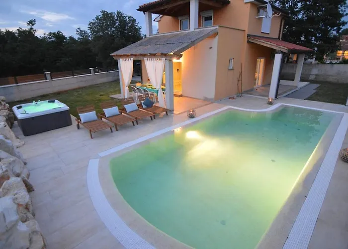 Dana - 6min Drive To The - Pool - Whirpool بوريتش